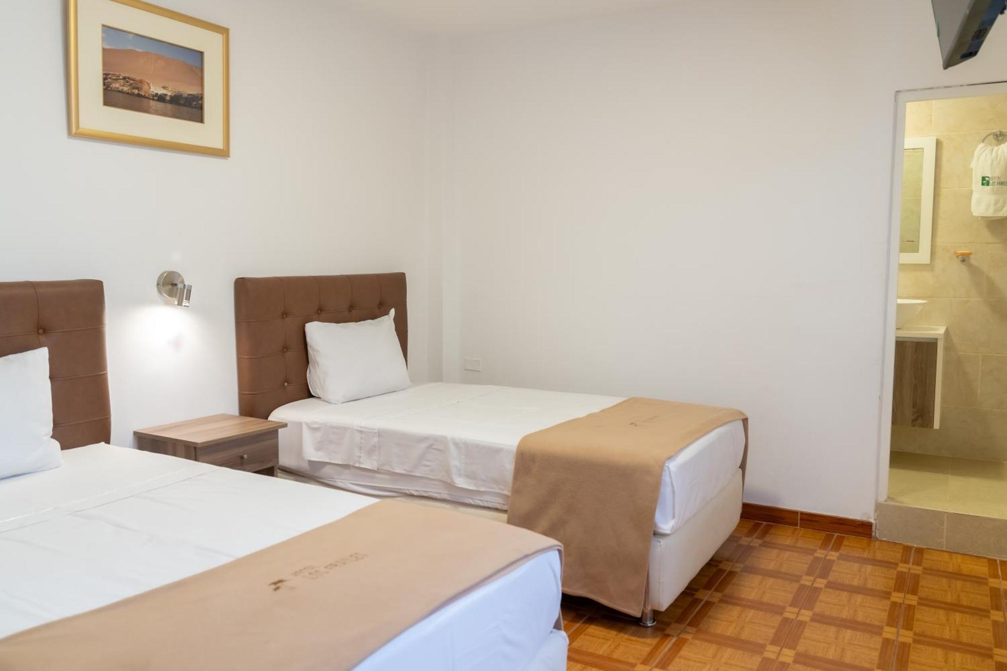 Hostal Los Frayles Paracas Exteriör bild
