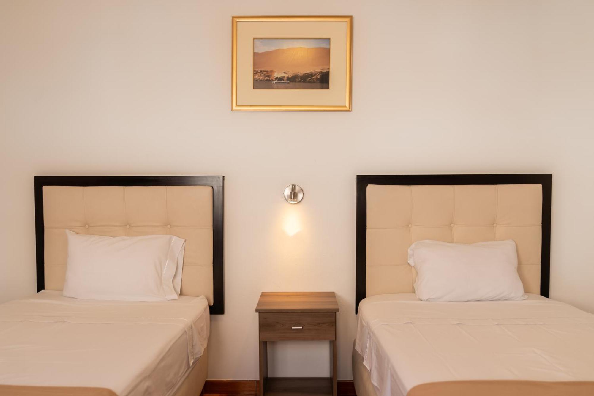 Hostal Los Frayles Paracas Exteriör bild