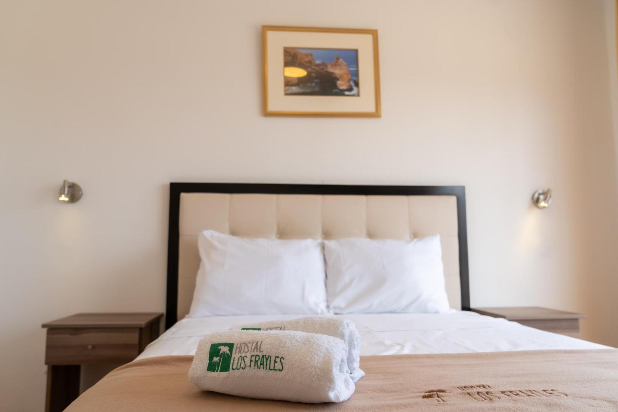 Hostal Los Frayles Paracas Exteriör bild