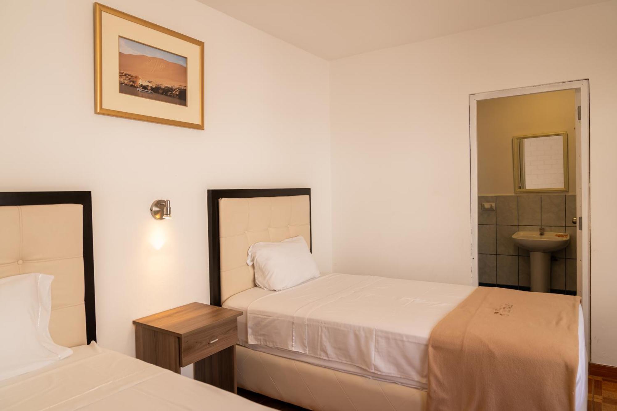 Hostal Los Frayles Paracas Exteriör bild