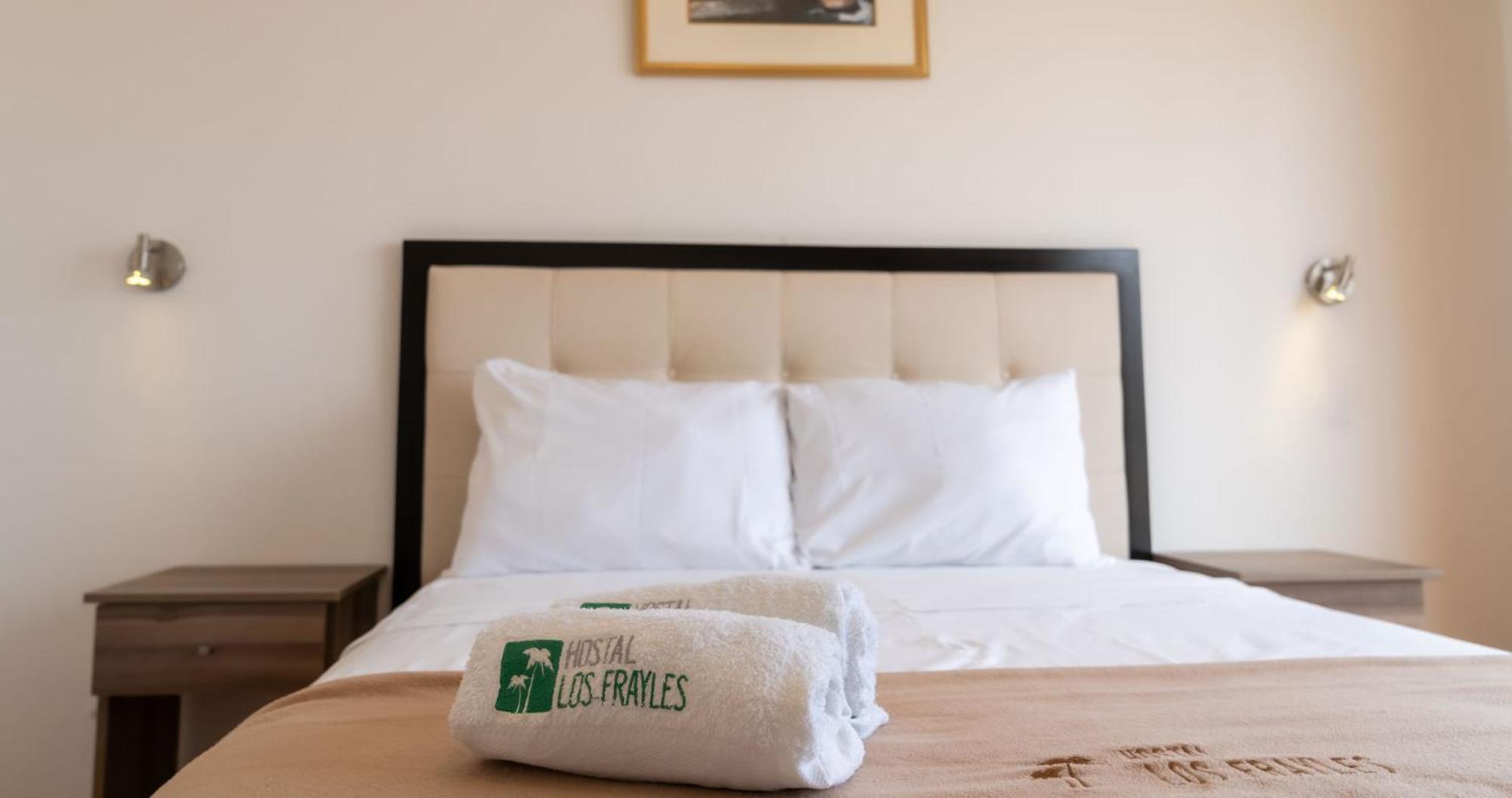 Hostal Los Frayles Paracas Exteriör bild